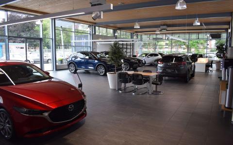 Mazda showroom binnenzijde